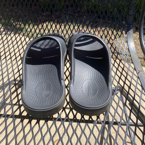 OOFOS SIZE 8 Black - Picture 3 of 4